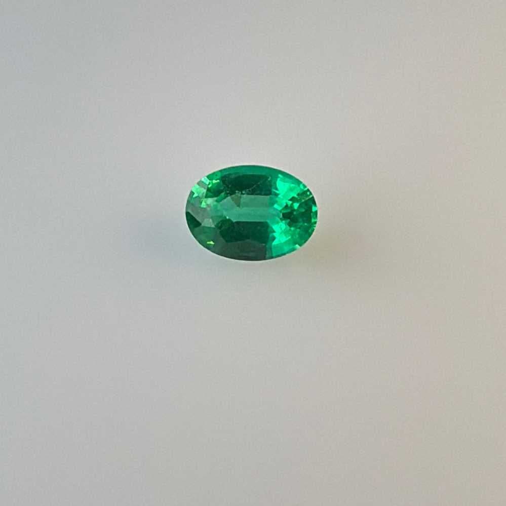 0.8ct Oval Natural Emerald