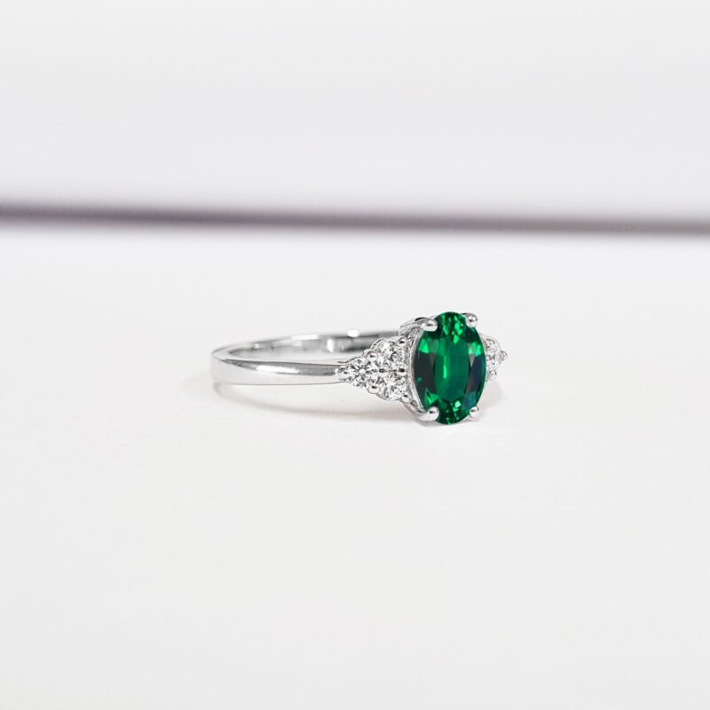 Emerald Engagement Rings - A Symbol Of New Beginnings