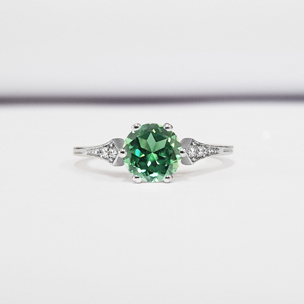 2.50 ct Flawless green Sapphire bicolour Parti Sapphire, Jewellery & R –  NASHGEMS